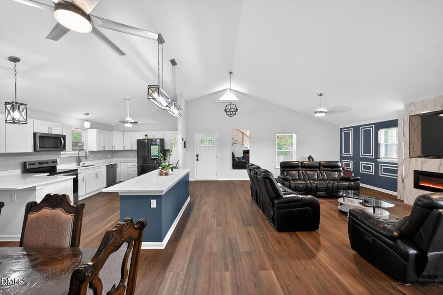 07_1696_James_Winston_Rd-Living_room-792