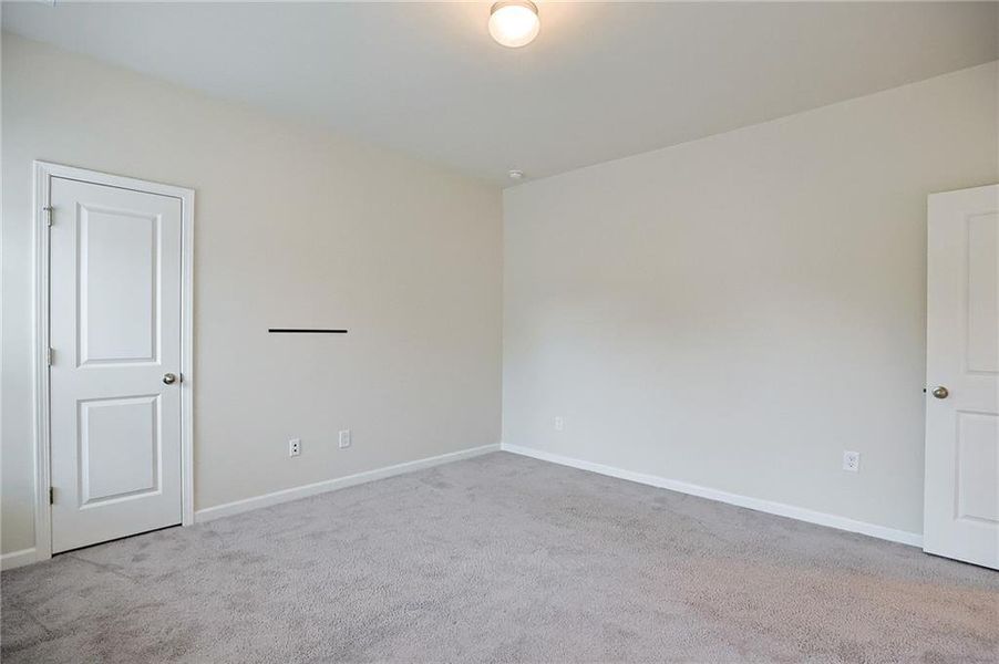 Spacious, unfurnished interior of a new home in , Auburn (Image 40).