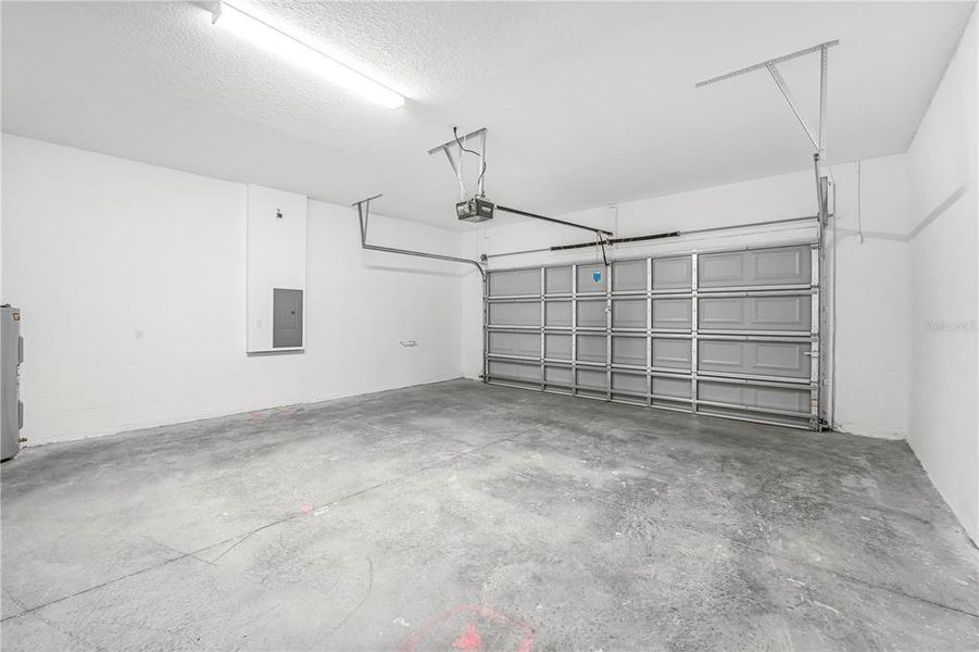 Spacious, unfurnished interior of a new home in , Weeki Wachee (Image 32).