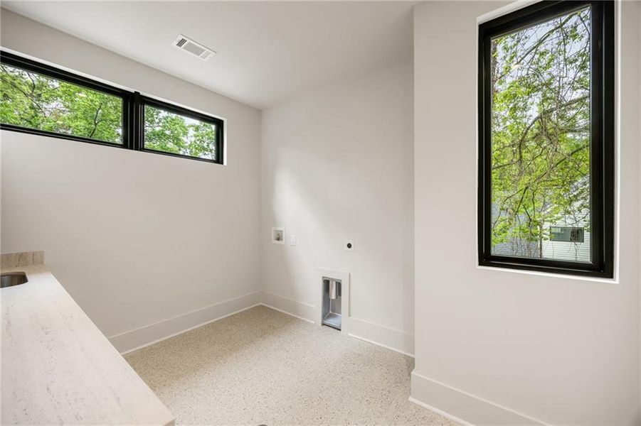 Spacious, unfurnished interior of a new home in , Atlanta (Image 61).