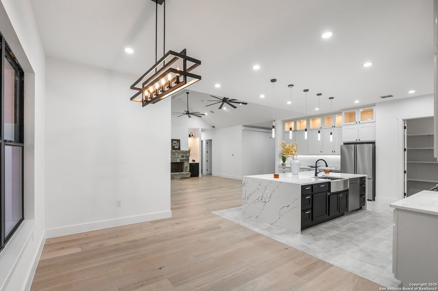 Furnished interior view inside a new home in , Bandera (Image 17).