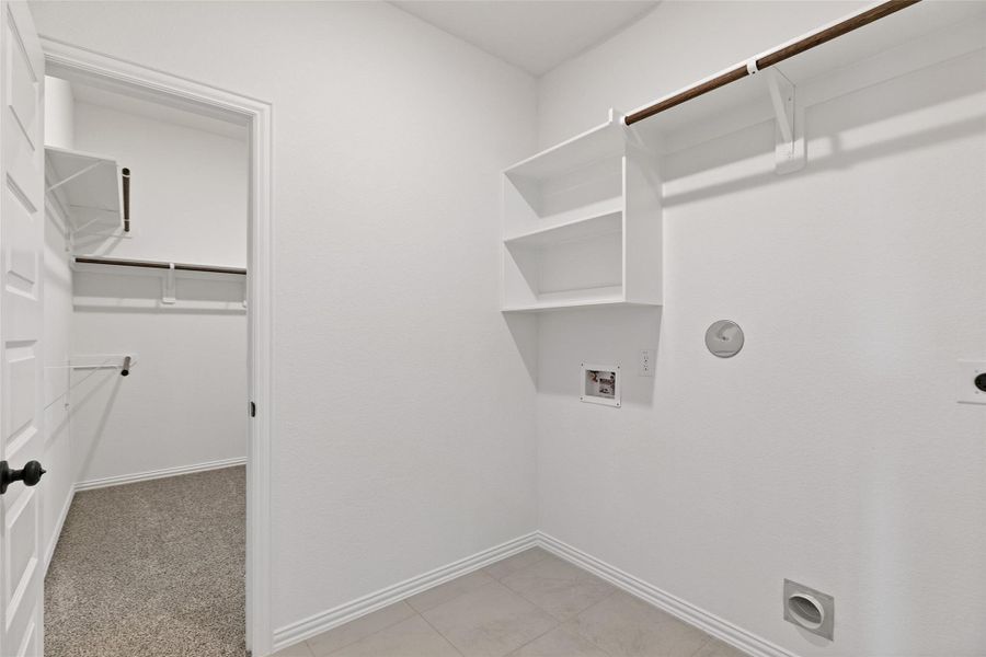 Spacious, unfurnished interior of a new home in Oakwood Estates, Waller (Image 21).