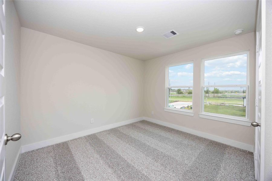 Spacious, unfurnished interior of a new home in Alicante, Houston (Image 11). Spacious, unfurnished interior of a new home in Alicante, Houston (Image 11).
