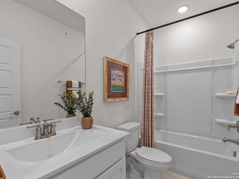 Furnished interior view inside a new home in Hickory Ridge, San Antonio (Image 20). Furnished interior view inside a new home in Hickory Ridge, San Antonio (Image 20).