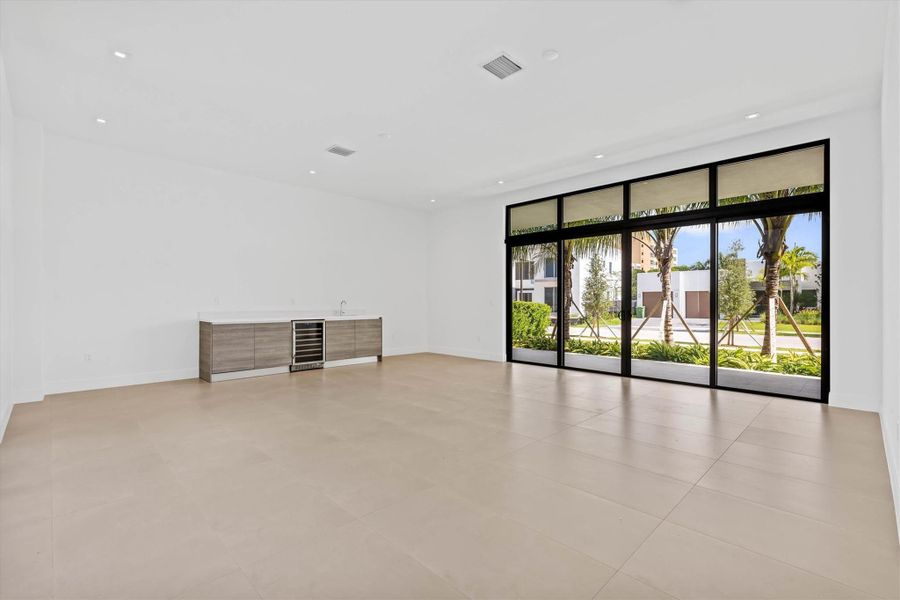 Spacious, unfurnished interior of a new home in , Weston (Image 63).