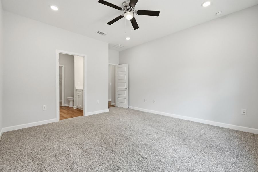 Spacious, unfurnished interior of a new home in Southern Charm, Crestview (Image 31).