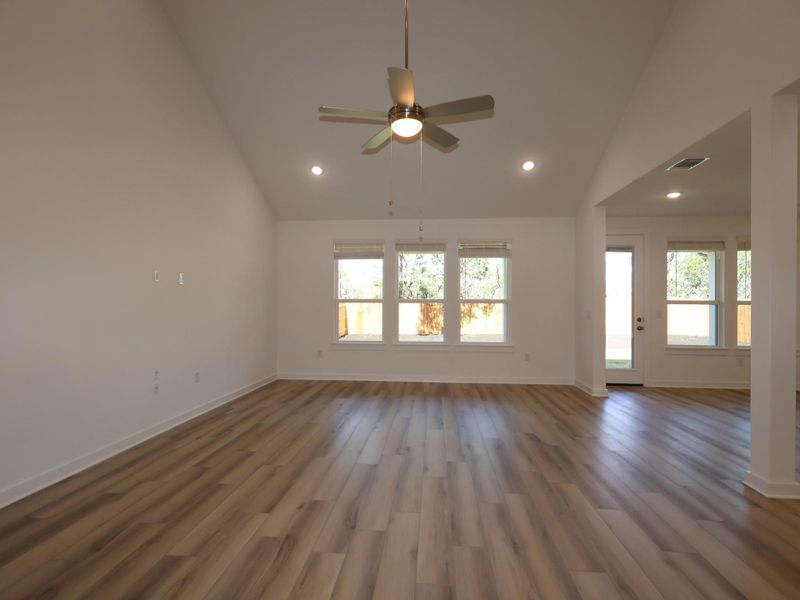 Spacious, unfurnished interior of a new home in Barksdale, Leander (Image 14).