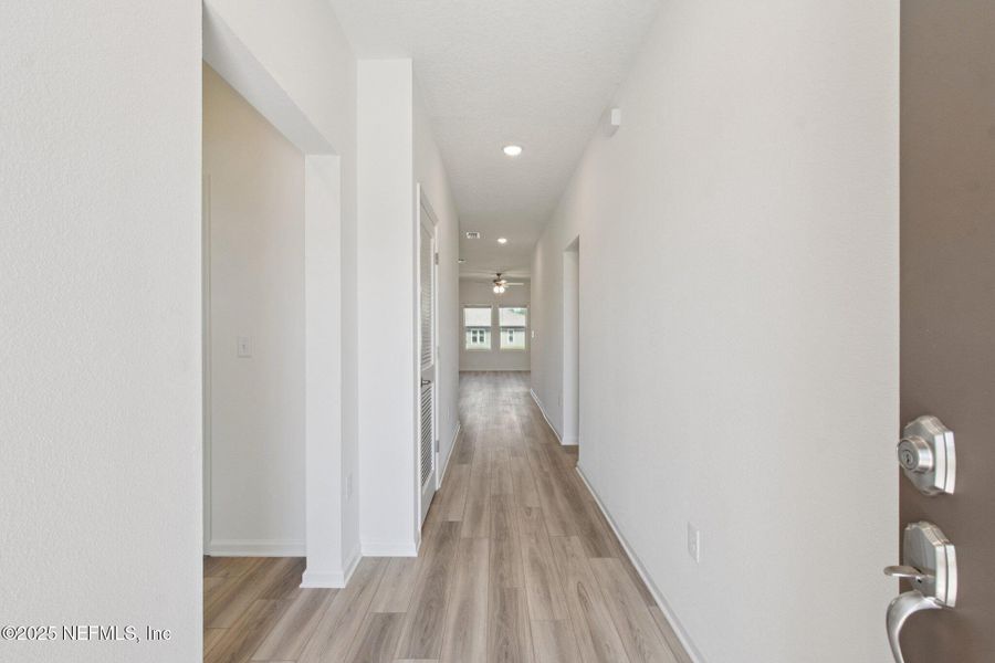 Spacious, unfurnished interior of a new home in Panther Creek, Jacksonville (Image 15).