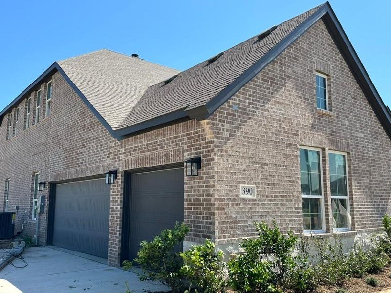 Exterior details and patio area of a home in Fannin Ranch, Leonard (Image 3).
