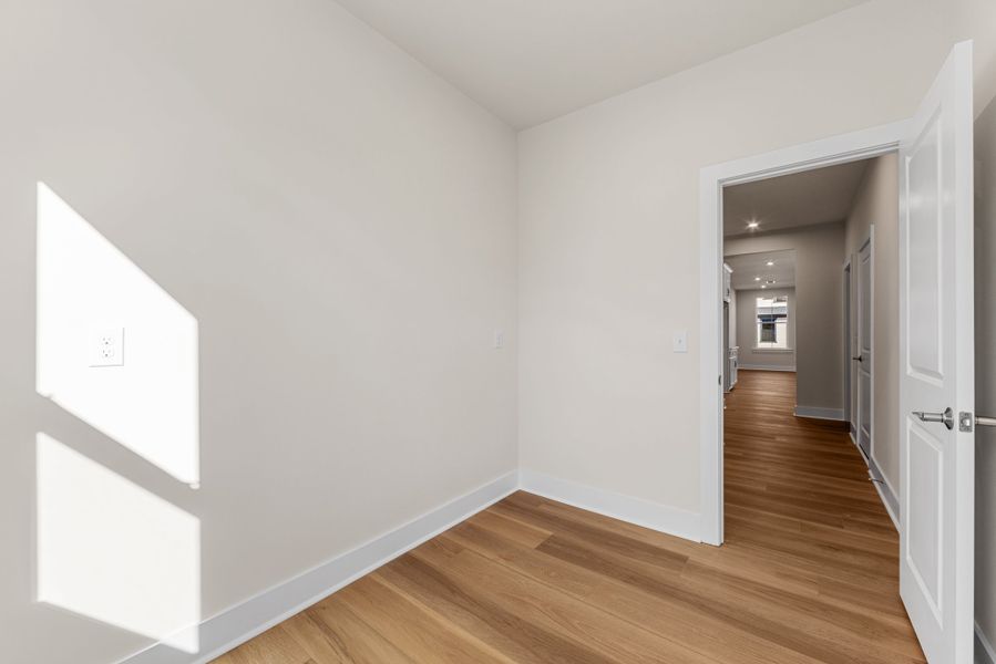 Spacious, unfurnished interior of a new home in Seven Oaks, Belmont (Image 23).