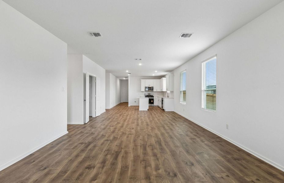 Spacious, unfurnished interior of a new home in Stokesbury, Waller (Image 19).