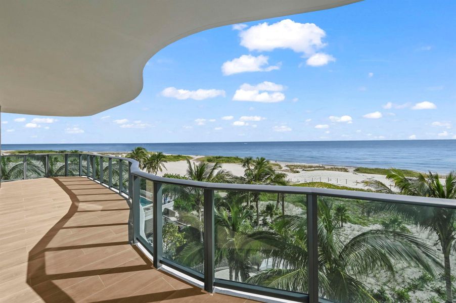 Exterior details and patio area of a home in Casamar, Pompano Beach (Image 3).