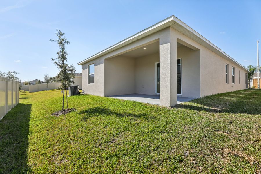 Representative exterior details of a home built from the Vista by Maronda Homes in Heritage Station, Punta Gorda (Image 24).
