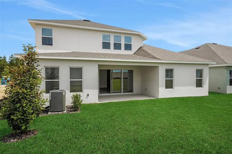 Exterior details and patio area of a home in Avalon Woods, Winter Garden (Image 27).