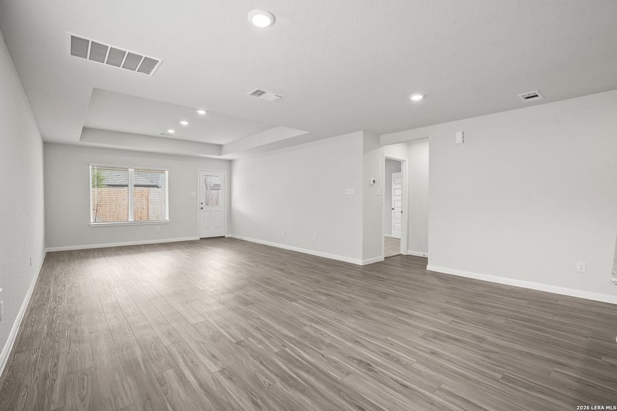 Spacious, unfurnished interior of a new home in Cinco Lakes, San Antonio (Image 25). Spacious, unfurnished interior of a new home in Cinco Lakes, San Antonio (Image 25).