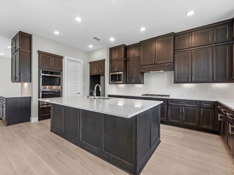 Furnished interior view inside a new home in Cross Creek Ranch 65′, Fulshear (Image 8). Furnished interior view inside a new home in Cross Creek Ranch 65′, Fulshear (Image 8).