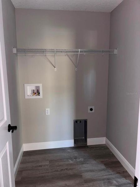 Spacious, unfurnished interior of a new home in , Dunnellon (Image 12).