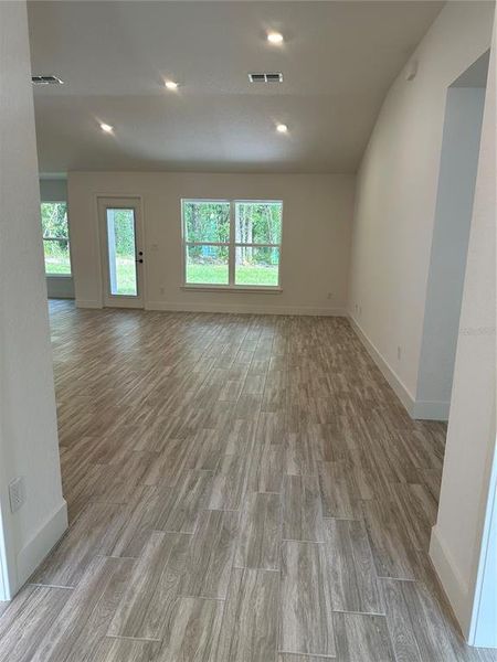 Spacious, unfurnished interior of a new home in Royal Highlands, Brooksville (Image 12). Spacious, unfurnished interior of a new home in Royal Highlands, Brooksville (Image 12).
