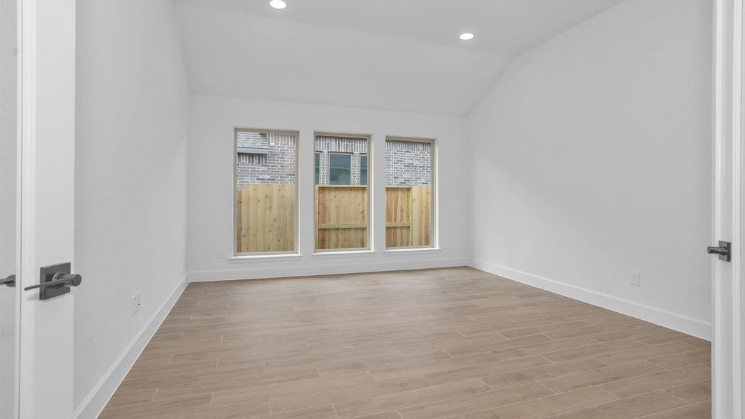 Spacious, unfurnished interior of a new home in Meridiana, Manvel (Image 9).