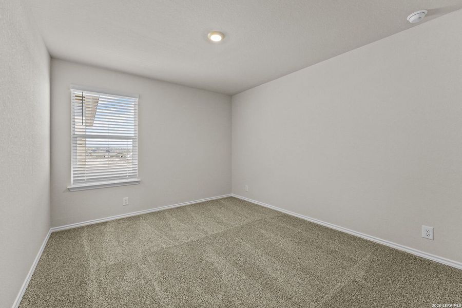 Spacious, unfurnished interior of a new home in Hunters Ranch, San Antonio (Image 21).