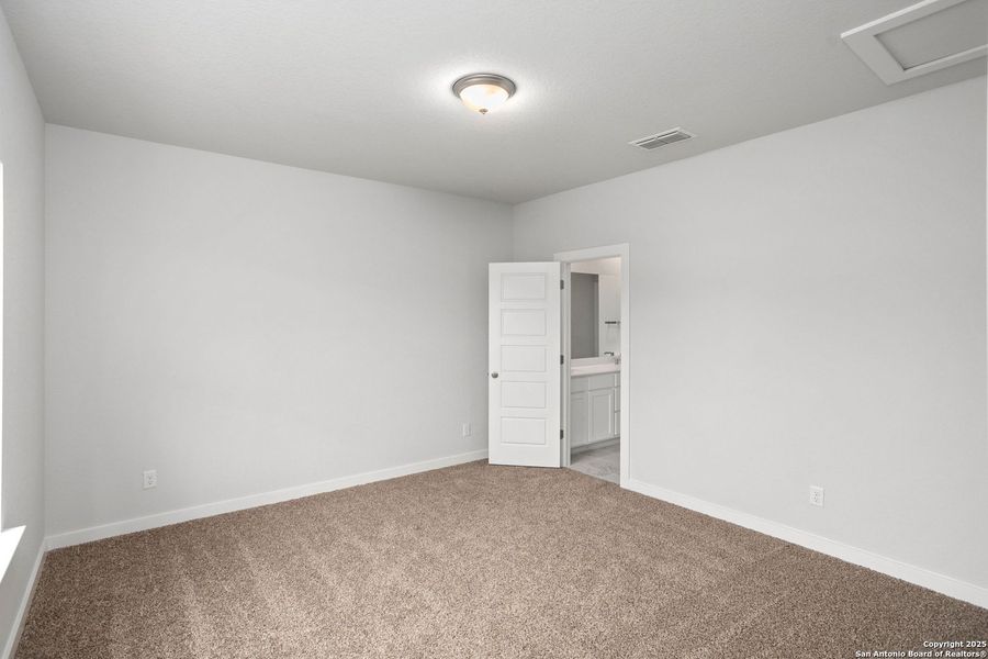 Spacious, unfurnished interior of a new home in Weston Oaks, San Antonio (Image 15). Spacious, unfurnished interior of a new home in Weston Oaks, San Antonio (Image 15).