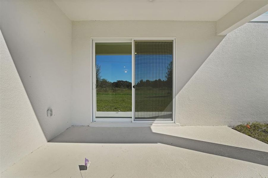 Exterior details and patio area of a home in Willowbrook North, Winter Haven (Image 3).