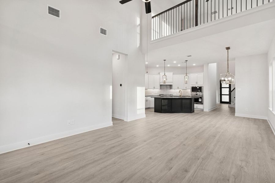 Spacious, unfurnished interior of a new home in The Highlands 40', Porter (Image 14).