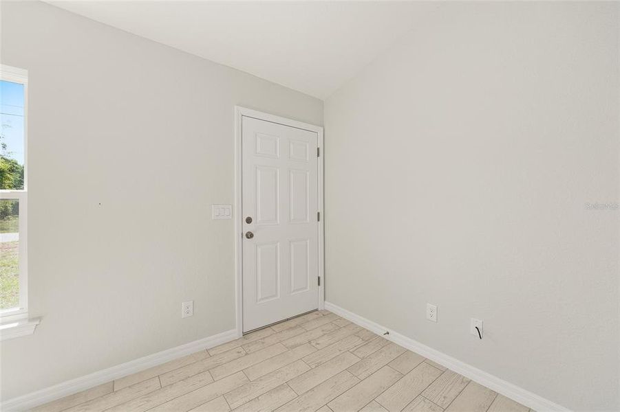 Spacious, unfurnished interior of a new home in , Ocala (Image 15).