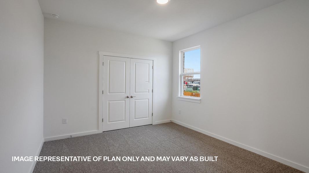 Spacious, unfurnished interior of a new home in Rosenbusch Ranch, Leander (Image 24).