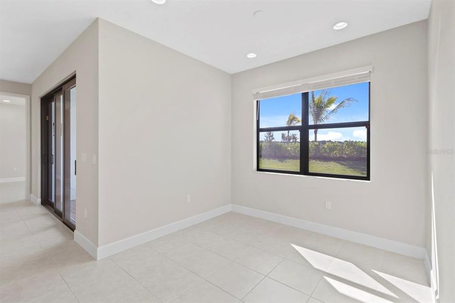 Spacious, unfurnished interior of a new home in , Fort Myers (Image 17).