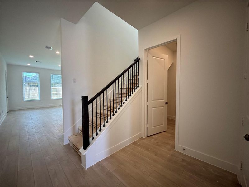 Spacious, unfurnished interior of a new home in Cross Creek West, Fulshear (Image 19).