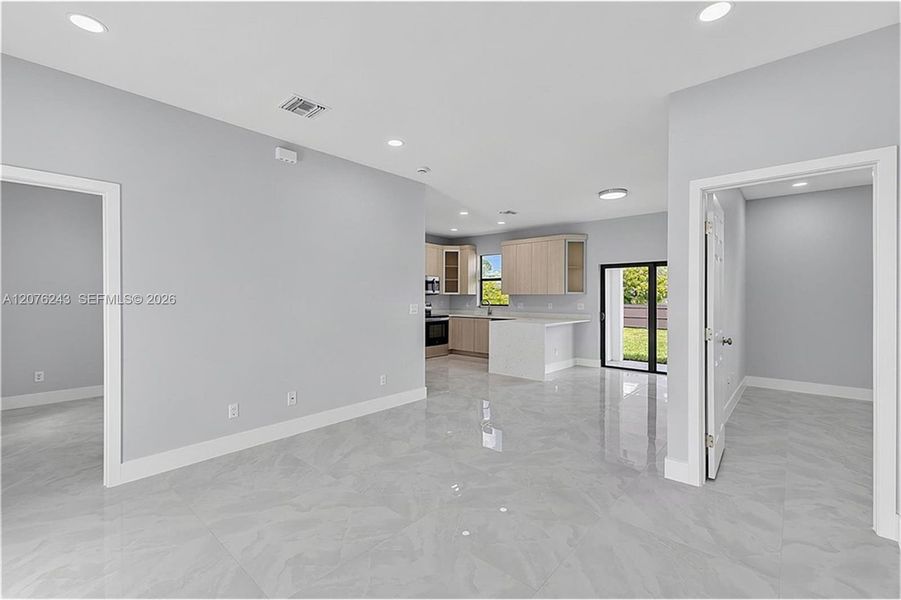 Spacious, unfurnished interior of a new home in , Lehigh Acres (Image 29).