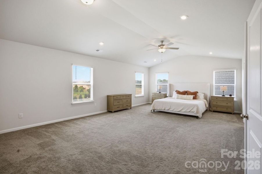Extra-large primary suite