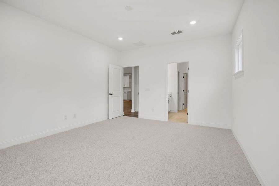 Spacious, unfurnished interior of a new home in Forest Creek, Waxhaw (Image 64).