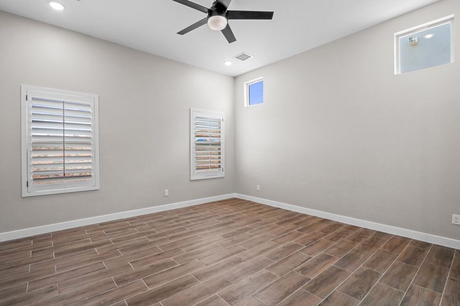 Representative unfurnished interior of a home built from the Torrey Pines by LEH. Homes in Verdancia, El Paso (Image 27).