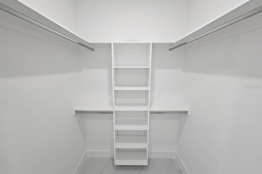 Spacious, unfurnished interior of a new home in , Cape Coral (Image 18).