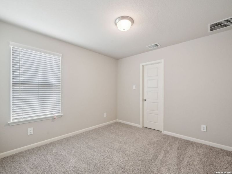 Spacious, unfurnished interior of a new home in Royal Crest, San Antonio (Image 22).