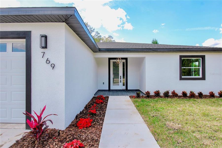 Exterior details and patio area of a home in , Sebring (Image 3).