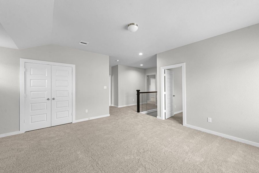 Spacious, unfurnished interior of a new home in Briarwood Crossing, Rosenberg (Image 27).
