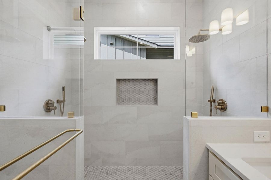 Walk in shower with dual shower heads Walk in shower with dual shower heads