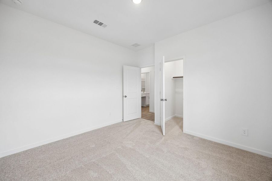 Spacious, unfurnished interior of a new home in Montgomery Bend, Montgomery (Image 24).