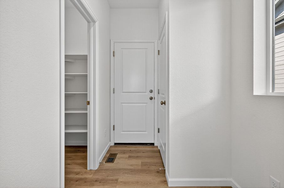 Spacious, unfurnished interior of a new home in Trailstone, Arvada (Image 18).