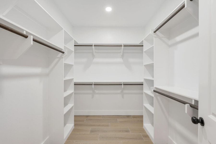 Spacious, unfurnished interior of a new home in , Franklin (Image 17).