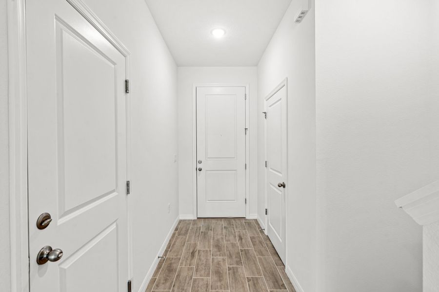 Spacious, unfurnished interior of a new home in Shenandoah Reserve, Orlando (Image 43).