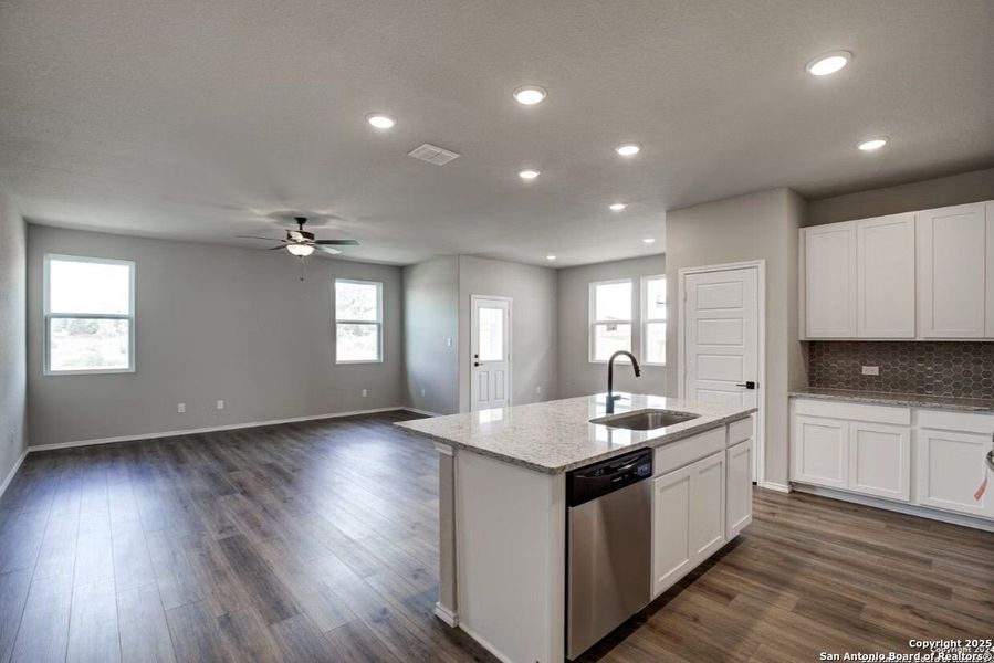 Image 25 of a home in Royal Crest.