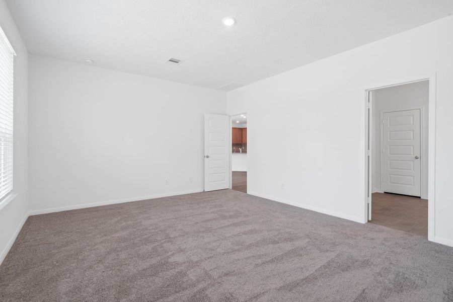 Spacious, unfurnished interior of a new home in Sagecrest Preserve, Conroe (Image 20).