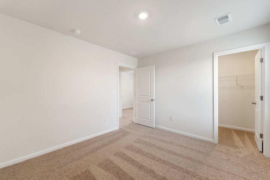 Spacious, unfurnished interior of a new home in Dove Hollow, Chesnee (Image 29).