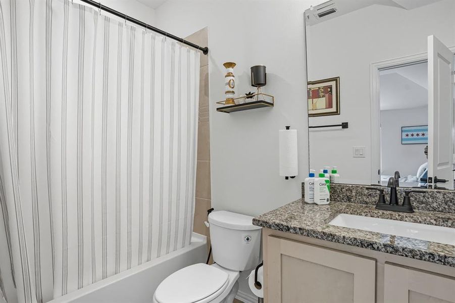 Furnished interior view inside a new home in Kreymer East, Wylie (Image 11).