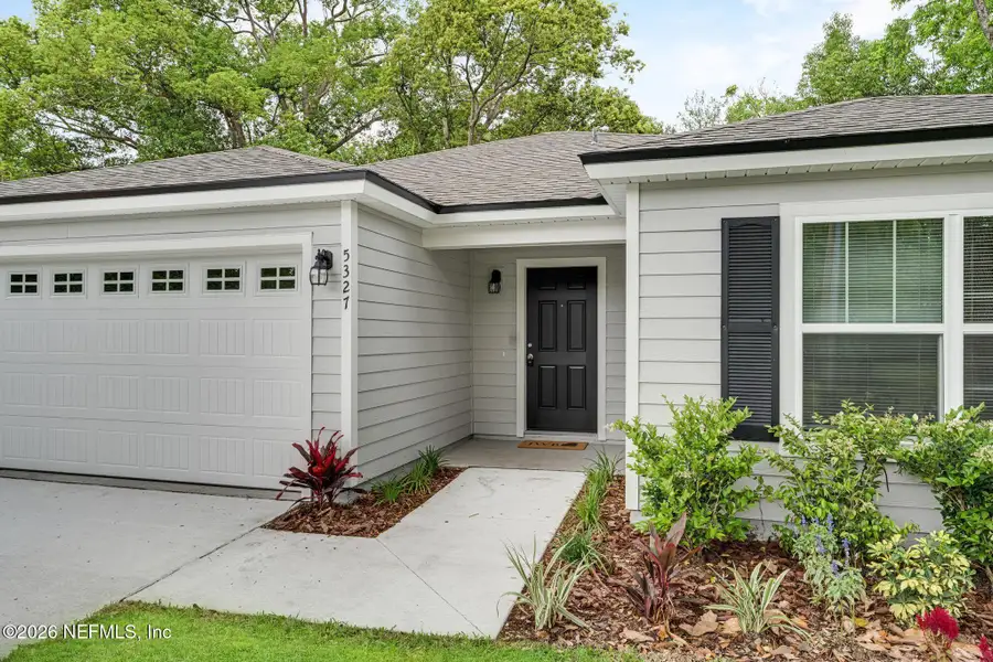 Exterior details and patio area of a home in , Jacksonville (Image 3).