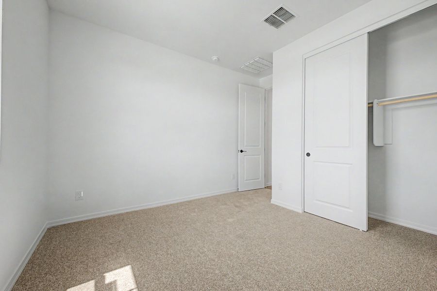 Spacious, unfurnished interior of a new home in White Tank Vistas, Waddell (Image 17).